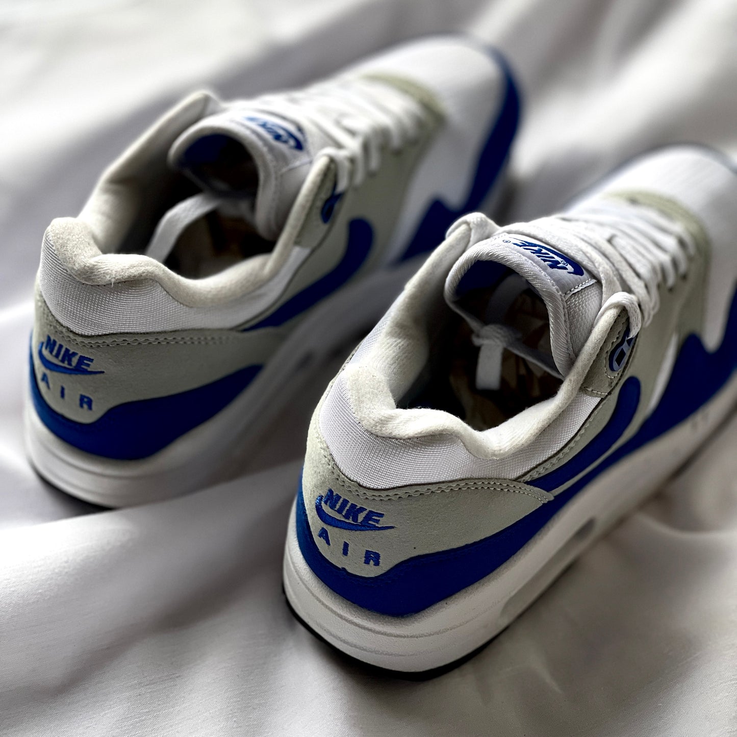 Heel view showing visible Air unit on Air Max 1 Royal