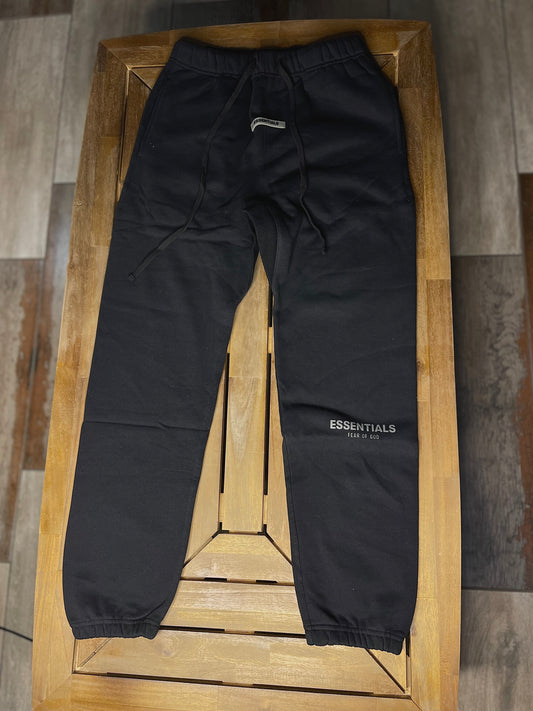 Fear of God Essentials Core Collection Sweatpant in heavyweight fleece with tapered legs, elastic cuffs, side welt pockets, and signature logo detailing_2