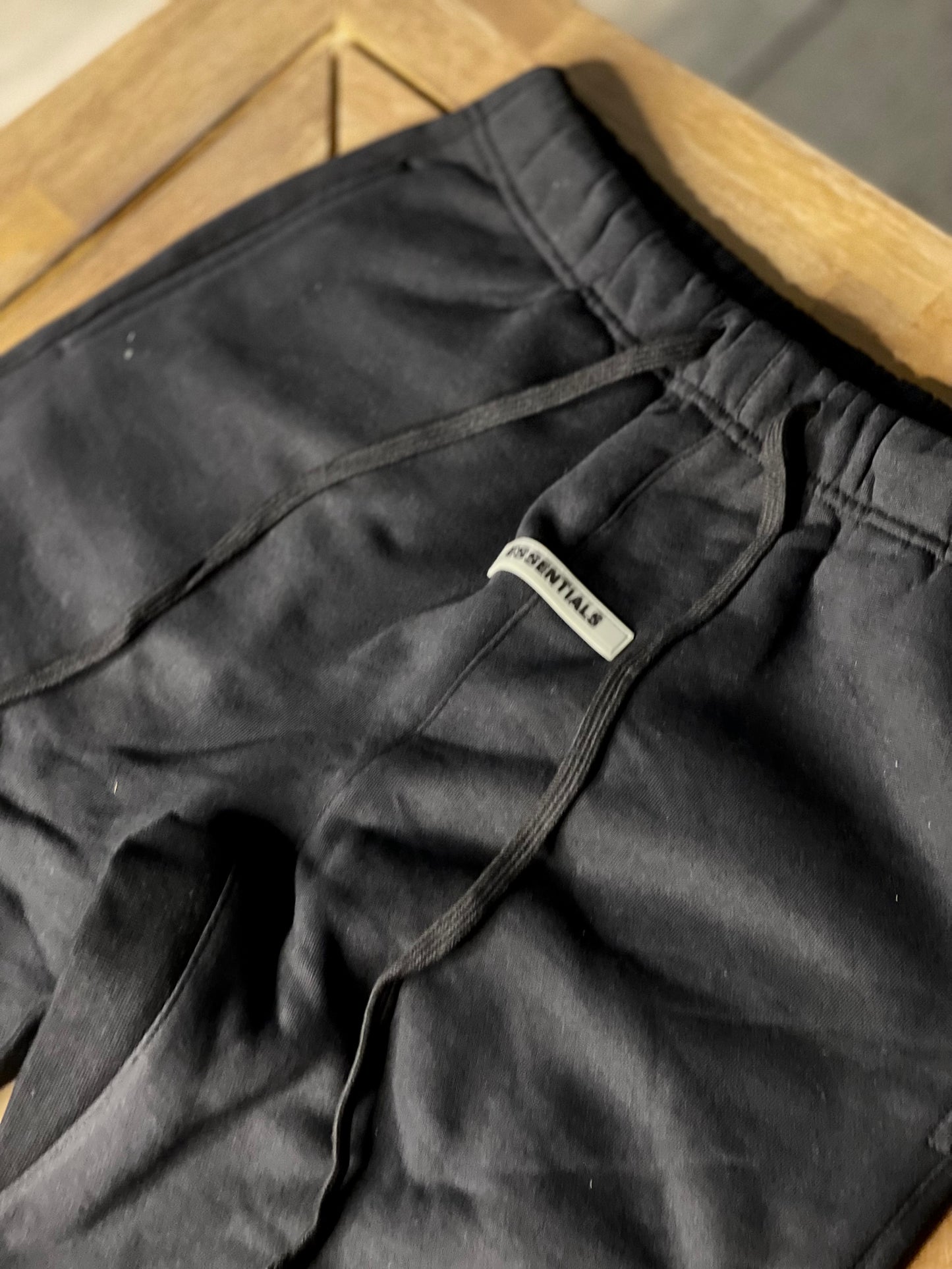 Fear of God Essentials Core Collection Sweatpant in heavyweight fleece with tapered legs, elastic cuffs, side welt pockets, and signature logo detailing_4