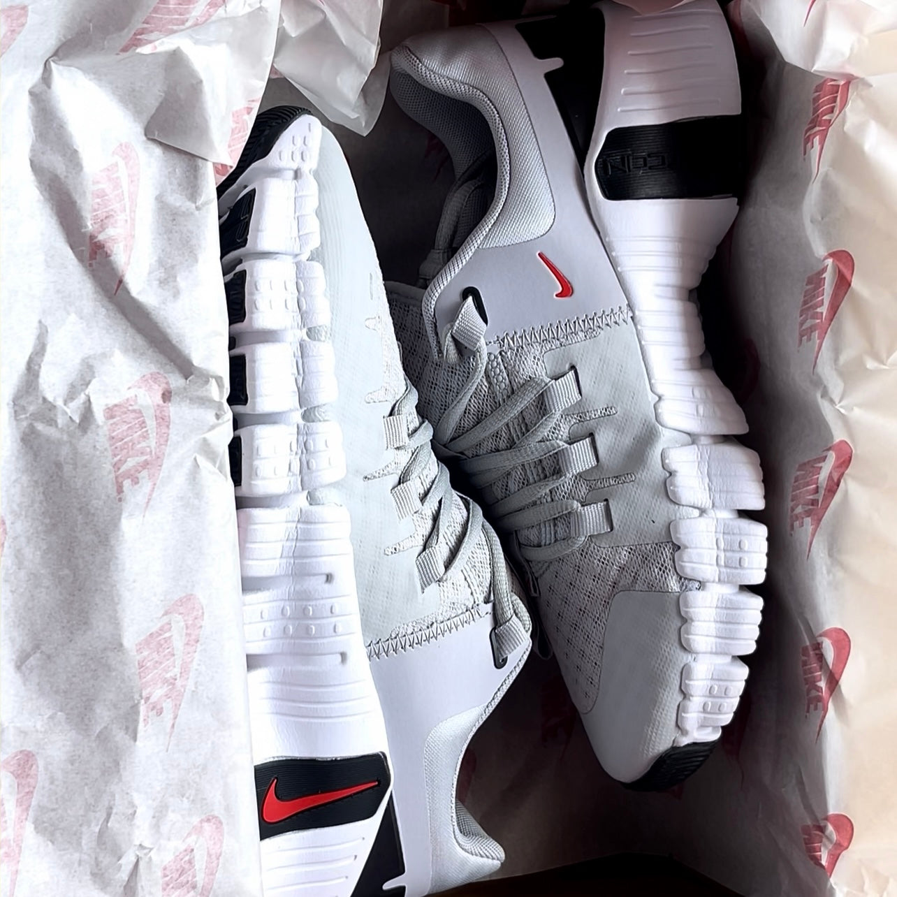 Wmns Free Metcon 5 - 'Photon Dust Picante Red' - The Treasury By Tahzir | Online - 2