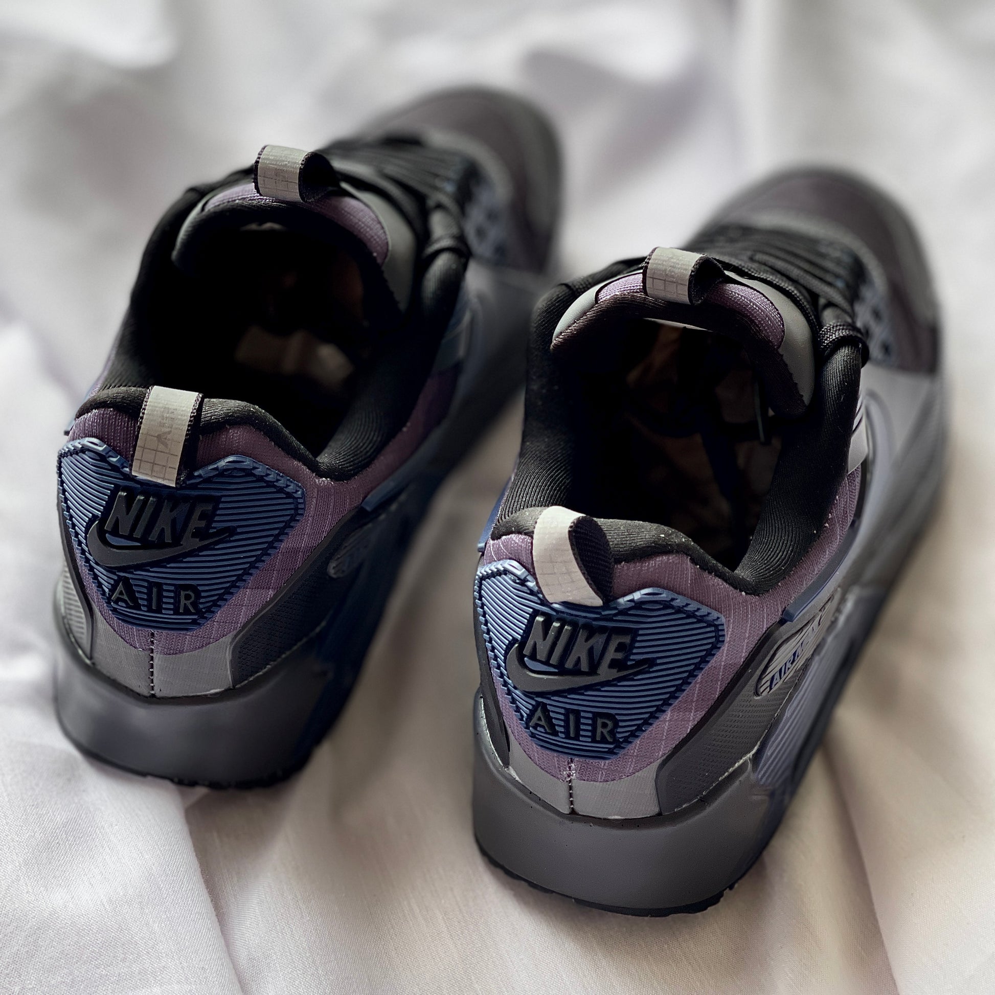 Heel view showing visible Air unit on Air Max 90 Drift