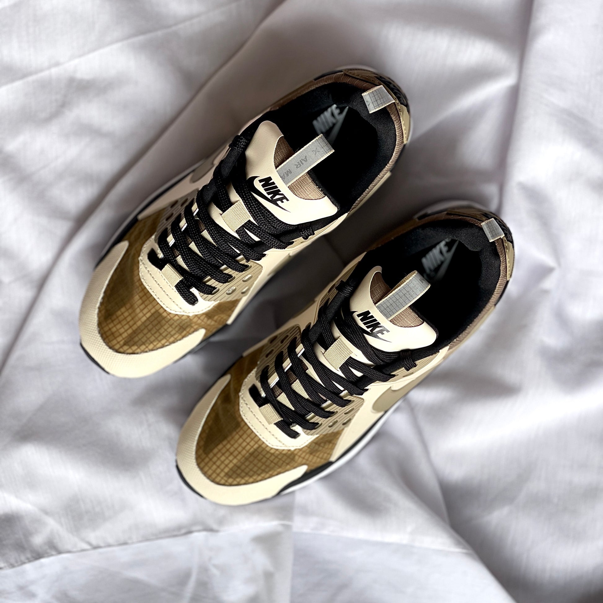 Mixed-material upper combining textile and synthetic panels