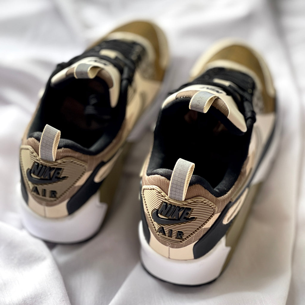 Visible Air Max unit in the heel for responsive cushioning