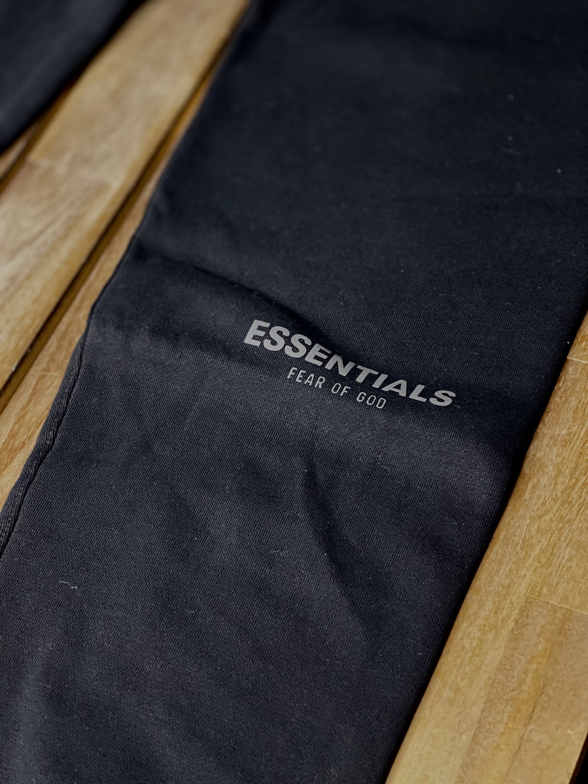 Fear of God Essentials Core Collection Sweatpant in heavyweight fleece with tapered legs, elastic cuffs, side welt pockets, and signature logo detailing_6