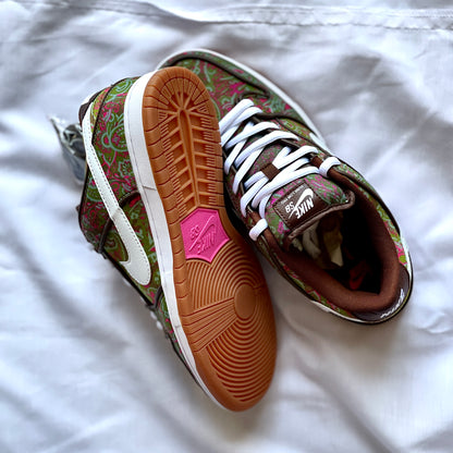 Outsole traction pattern on Nike Dunk Low Pro SB Paisley